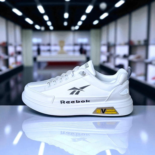 307 - White Reebok Sneakers — ট্রাবেল ট্যুর এবং ক্যাজুয়াল